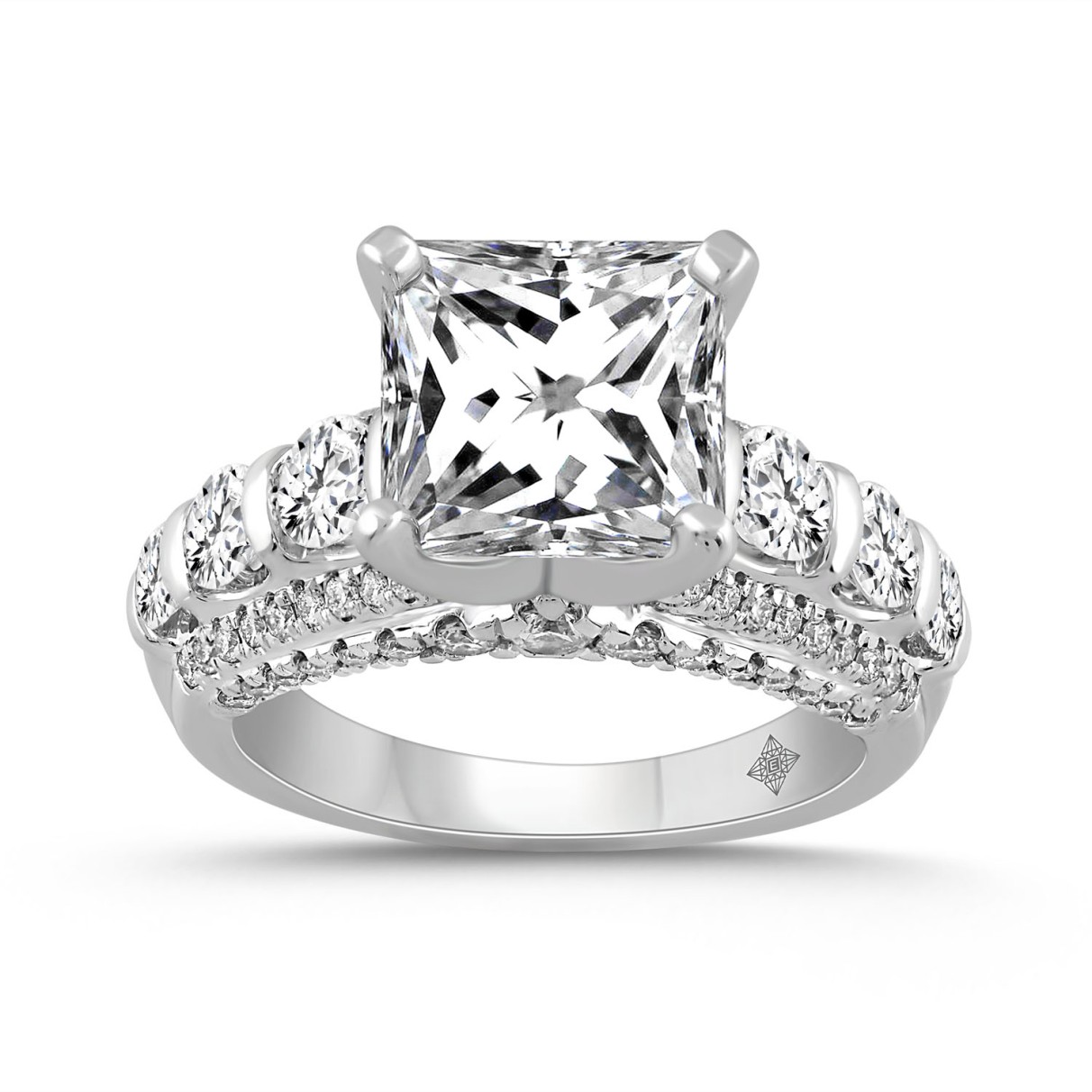 LADIES RING 5 1/2CT ROUND/PRINCESS DIAMOND 14K WHITE GOLD (CENTER STONE PRINCESS DIAMOND 4CT )