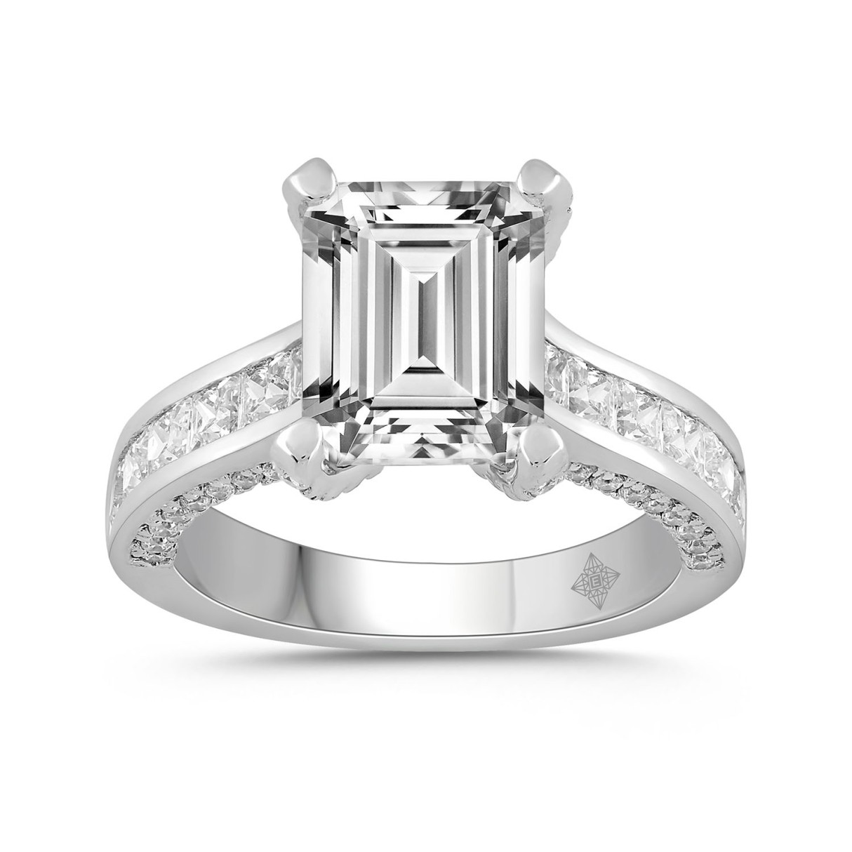 LADIES RING 4 5/8CT ROUND/PRINCESS/EMERALD DIAMOND 14K WHITE GOLD (CENTER STONE EMERALD DIAMOND 3CT )