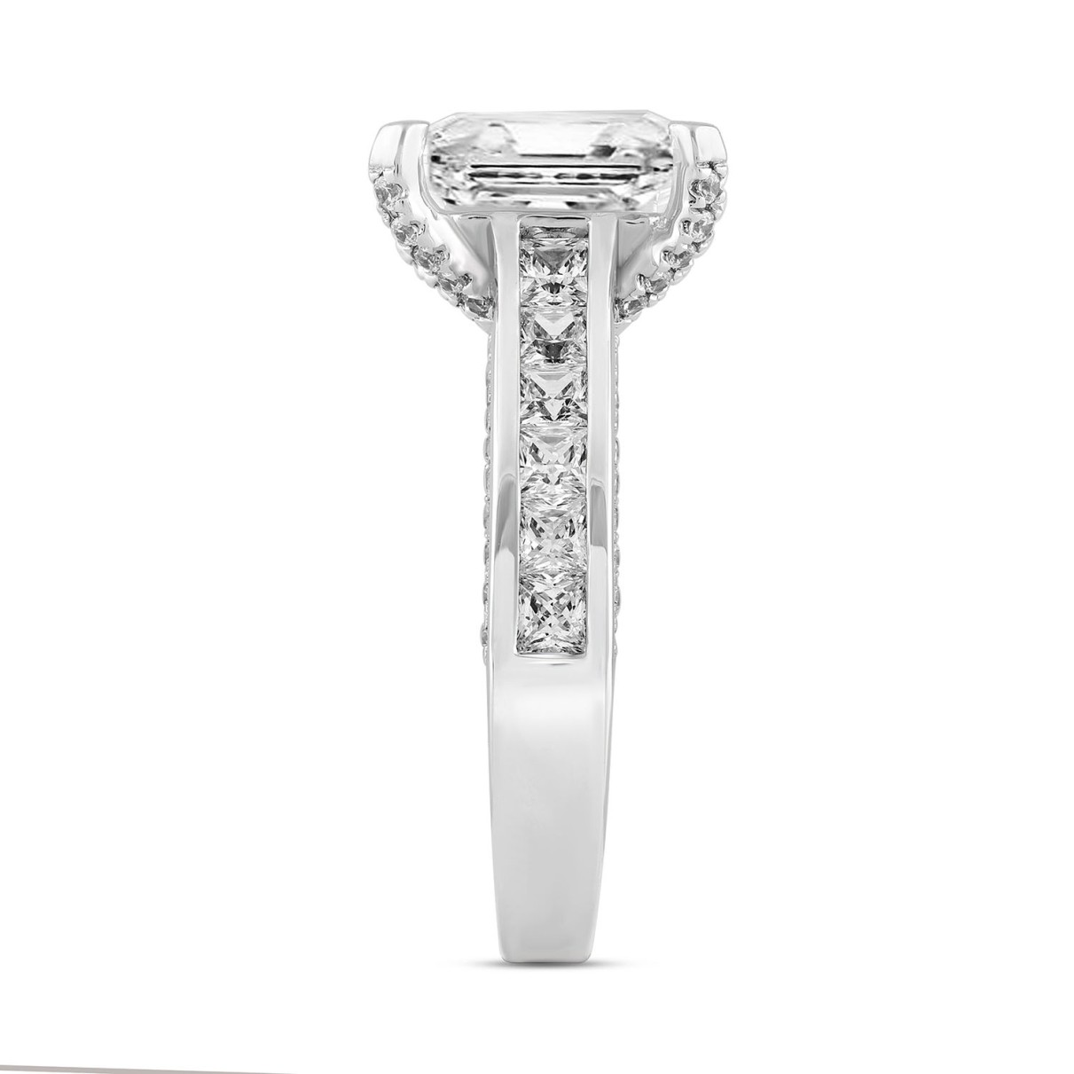 LADIES RING 4 5/8CT PRINCESS/EMERALD DIAMOND 14K WHITE GOLD (CENTER STONE EMERALD DIAMOND 3CT )