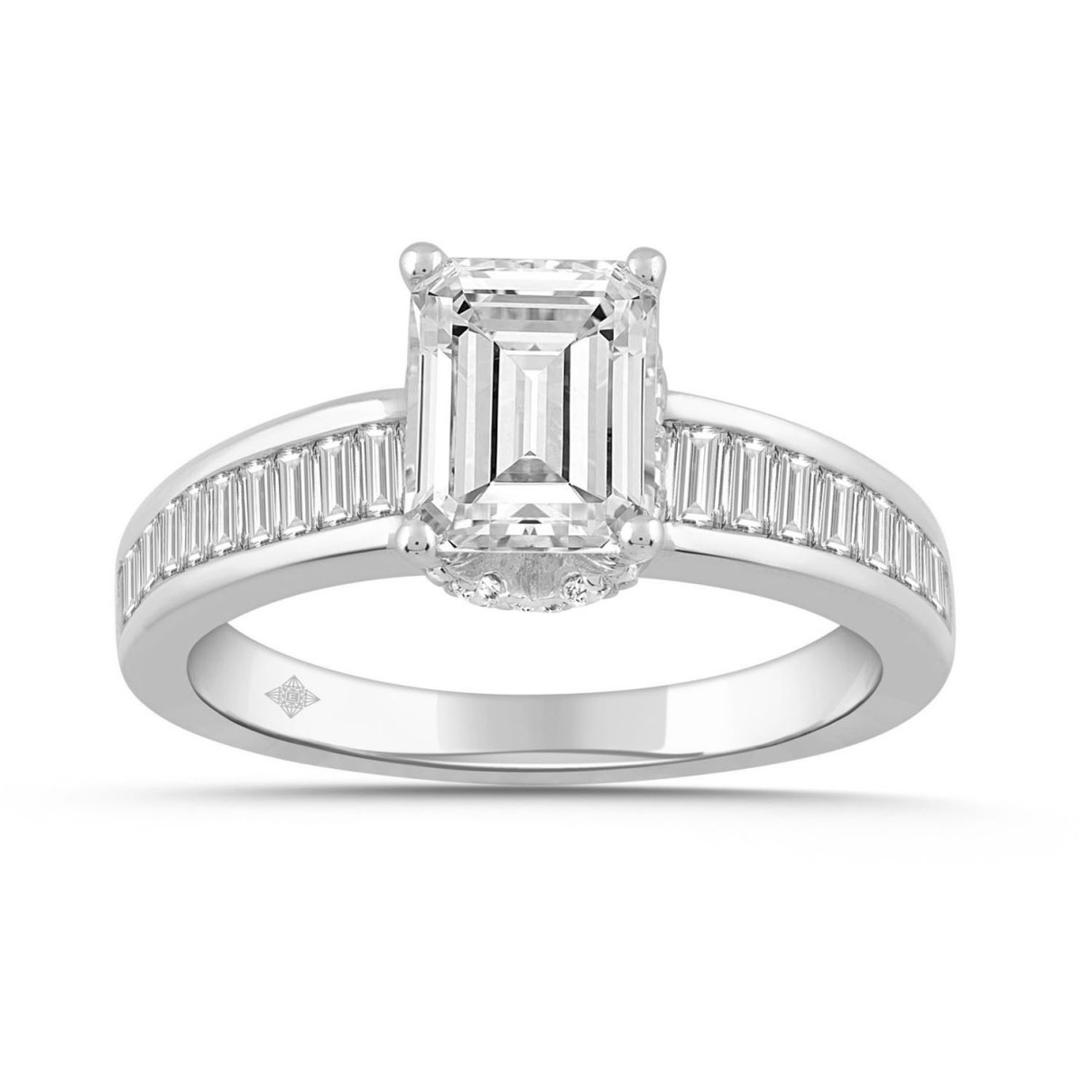 LADIES RING 2 3/4CTROUND/BAGUETTE/EMERALD DIAMOND 14K WHITE GOLD (CENTER STONE EMERALD DIAMOND 2.00CT )