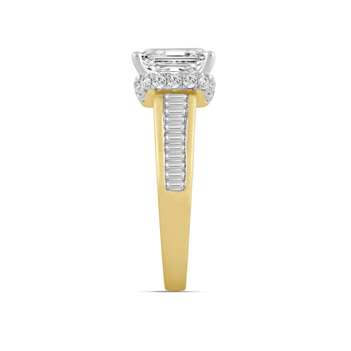 LADIES RING 2 3/4CTROUND/BAGUETTE/EMERALD DIAMOND 14K YELLOW GOLD (CENTER STONE EMERALD DIAMOND 2.00CT )