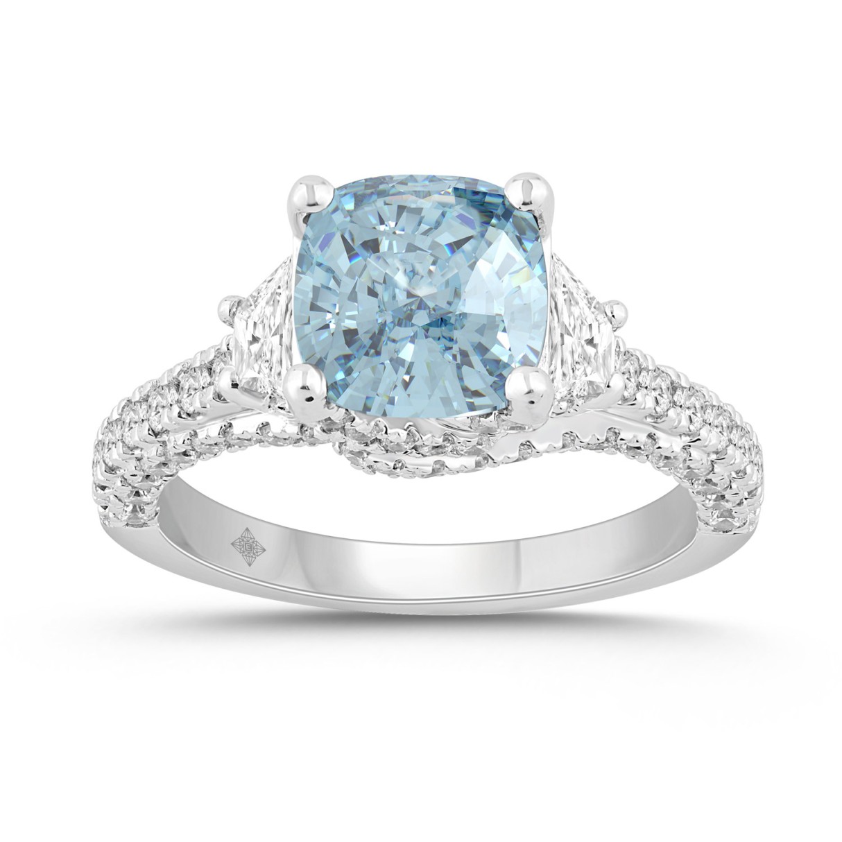 14K WHITE GOLD 4 1/4CT ROUND/BLUE SAPPHIRE CUSHION/TRAPEZOID DIAMOND LADIES RING (CENTER STONE BLUE SAPPHIRE CUSHION DIAMOND 3CT)